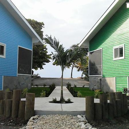 Serenity Beach Cottages Utila Exteriör bild