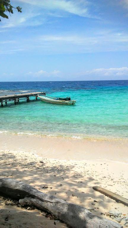 Serenity Beach Cottages Utila Exteriör bild