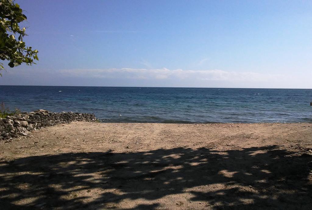 Serenity Beach Cottages Utila Exteriör bild