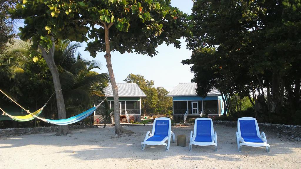 Serenity Beach Cottages Utila Exteriör bild